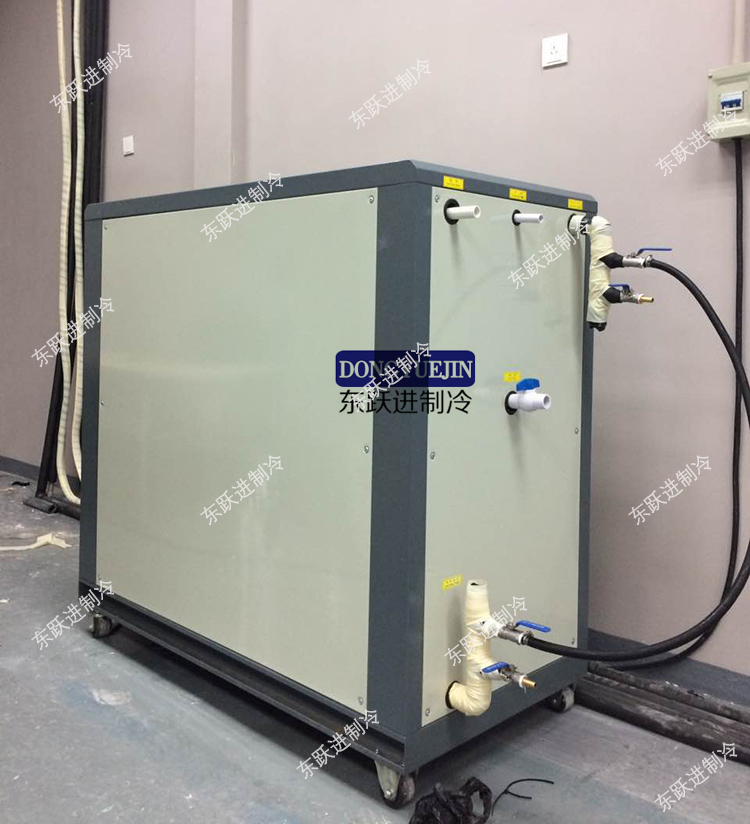 風冷式冷水機安裝 風冷式冷水機安裝